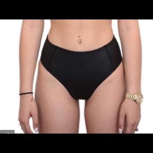 Hoaka Claudia Black Set